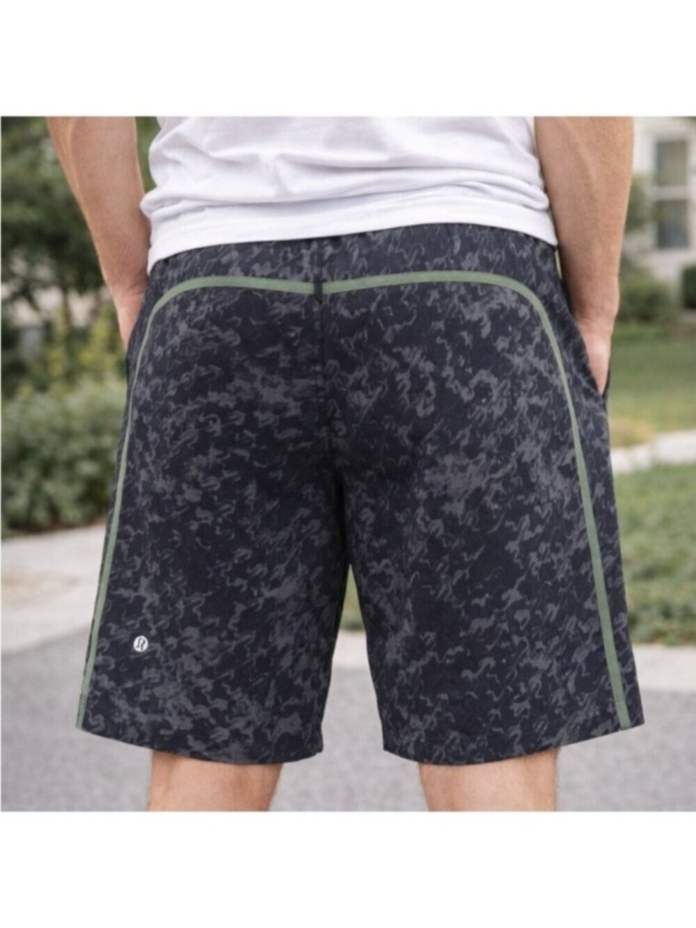 Lululemon Men's Black & Gray Lined Pace Breaker 9” inseam Shorts Medium